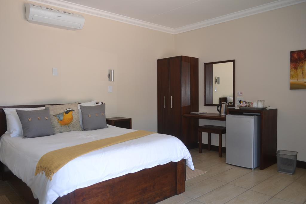 Be At Home Guesthouse Klerksdorp Esterno foto